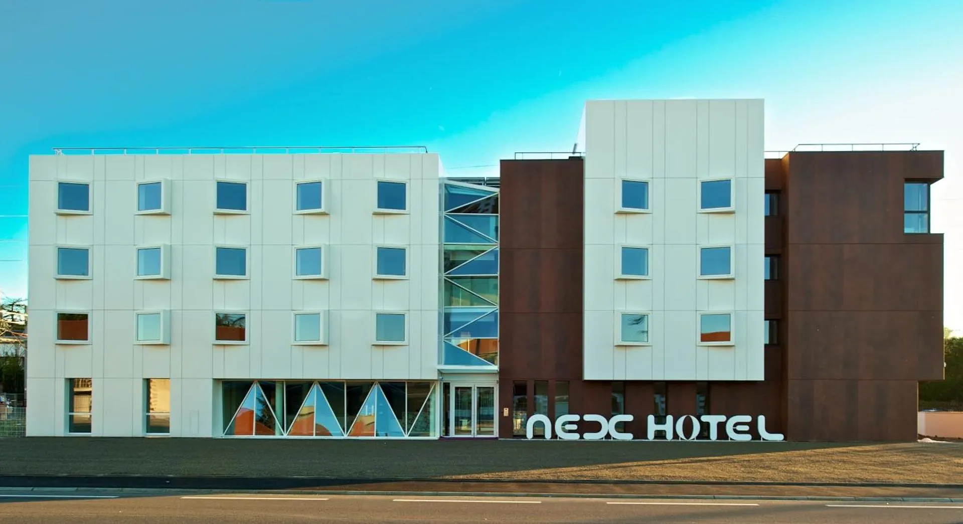 Nex Hotel Ταρμπ